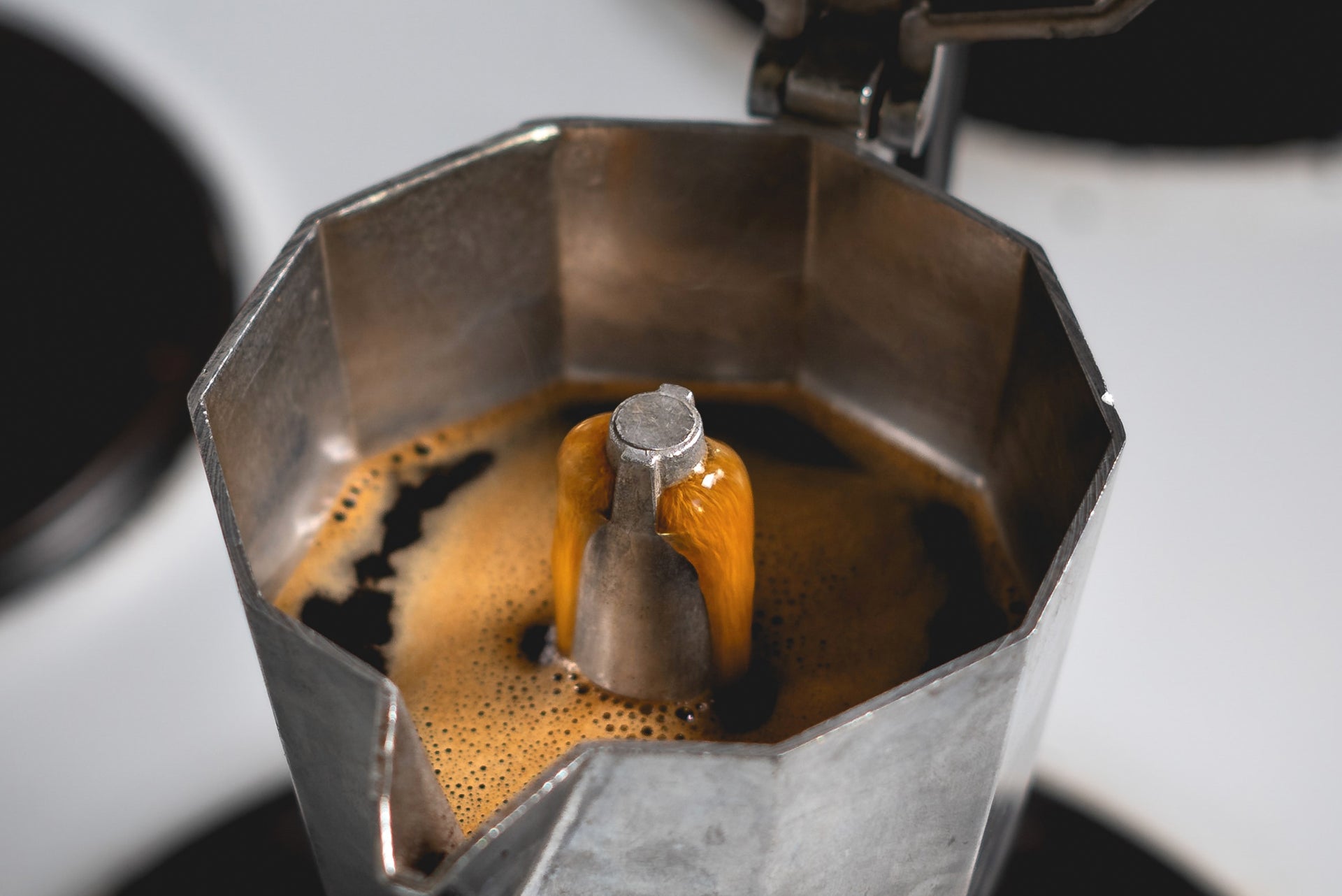 ☕ Cómo hacer café en cafetera italiana en 8 pasos