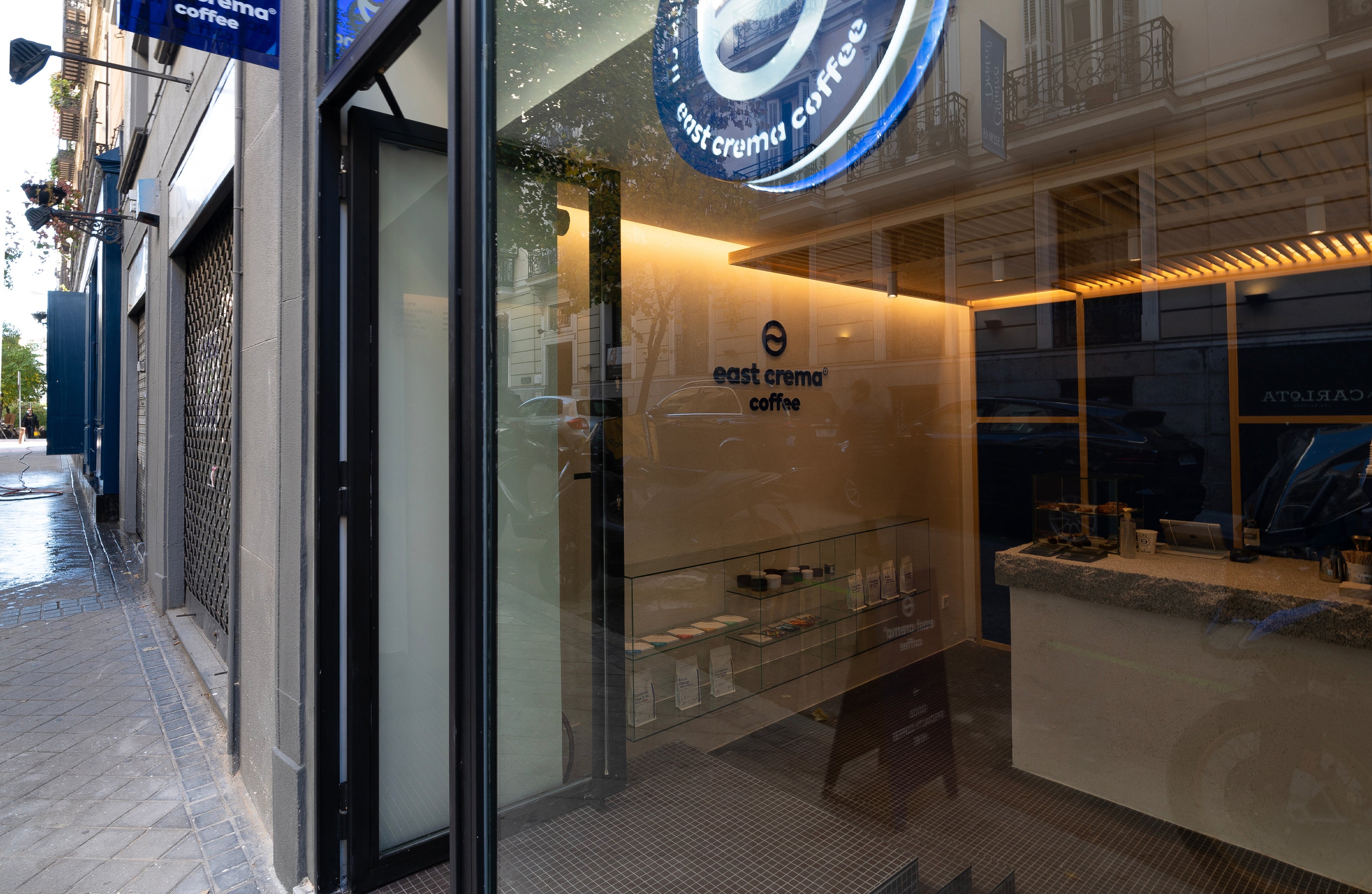 East Crema Coffee Almirante storefront or interior image in Madrid.