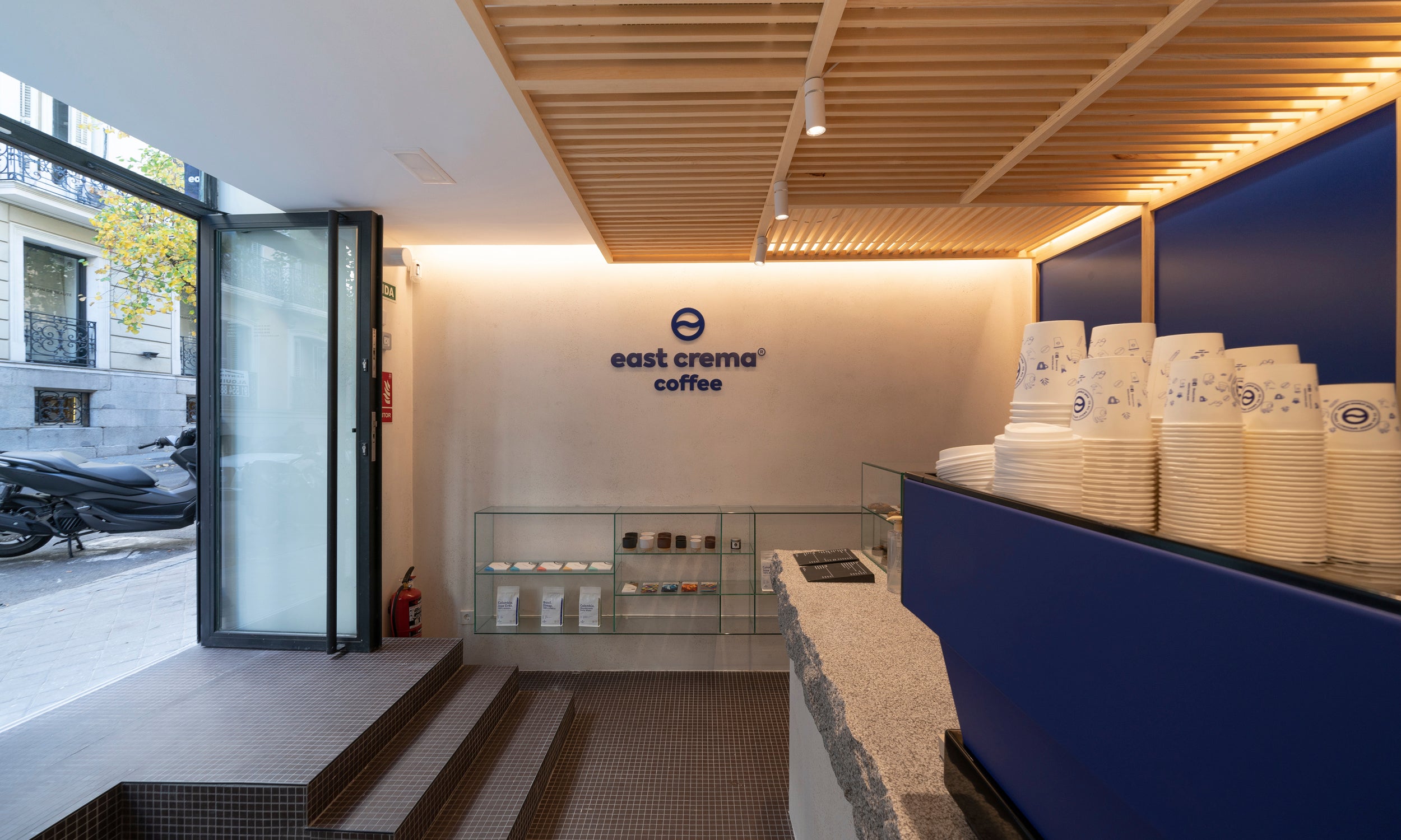 East Crema Coffee Almirante